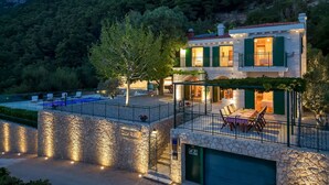A two-story villa with a pool, stone walls, and a view of a mountainous landscape. - Villa Miscic by Interhome (Brela)