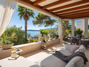 Outdoor dining - Ferienvilla Heaven am Strand by Interhome (Trogir/Slatine)
