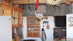 Fridge, microwave, oven, cookware/dishes/utensils - Haus Douce Mer by Interhome (Angra do Heroísmo)