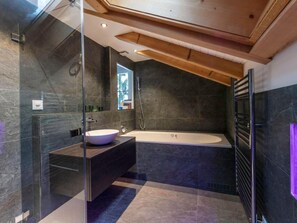 Towels - Wunderschönes Luxus-Chalet mit Seesicht by Interhome (Seelisberg)