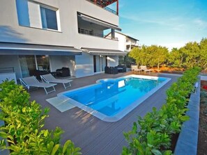 Pool - Wohnung 2 mit Schwimmbad und Garten by Interhome (Donje Rastane)