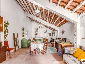 Dining - Die Welt des Mondes 1 by Interhome (São Simão)