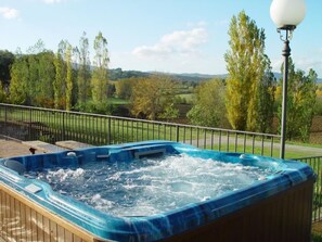Outdoor spa tub - Wohnung in Sarteano mit Privatparkplatz by Interhome (Sarteano)