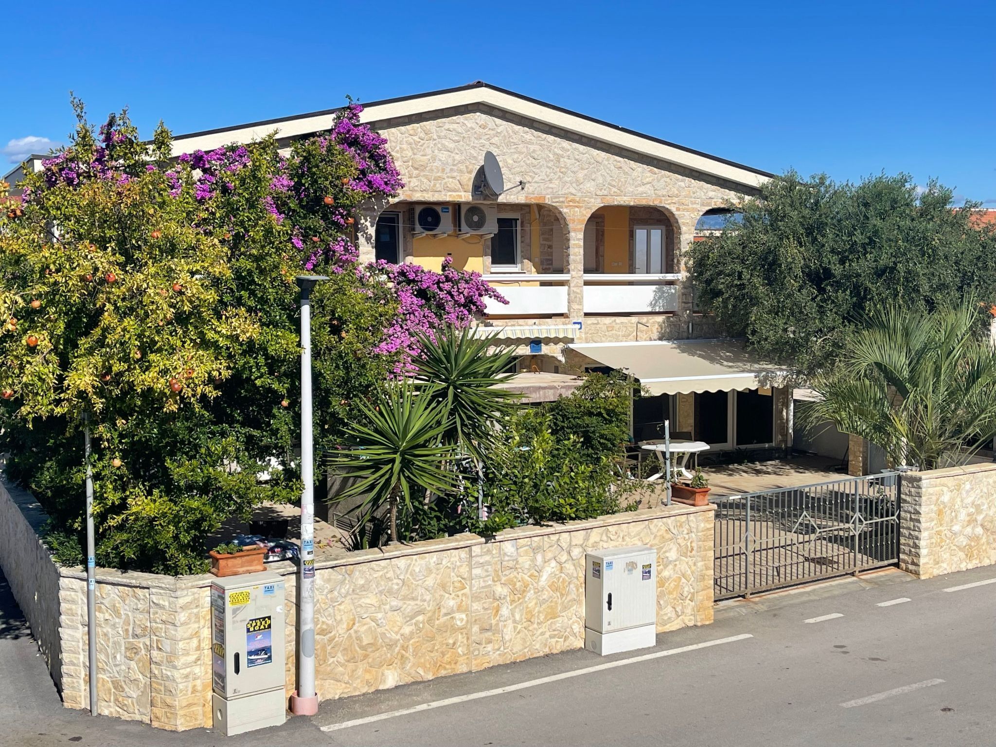 المنشأة من الخارج