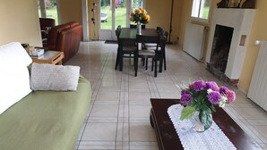 TV, fireplace - Gesellige Momente in der Nähe von Disneyland Par by Interhome (Beautheil)