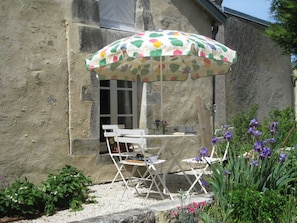 Outdoor dining - Bévau: Frankreich erleben mit Bio-Frühstück und täglichem Putz-Service by Interhome (Trampot)