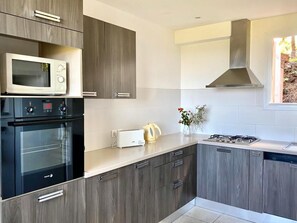 Fridge, microwave, oven, dishwasher - Weingut Punta della Guardia Panorama von Macchia und Meer by Interhome (Cervione/Castagniccia)