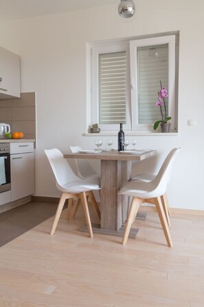 Dining - Gemütliche Ferienwohnung Prizemlje by Interhome (Pašman/Banj)