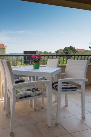 Outdoor dining - Gemütliche Ferienwohnung Prizemlje by Interhome (Pašman/Banj)