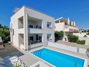 Pool - Erdgeschoss-Ferienwohnung mit Garten und Pool by Interhome (Privlaka)
