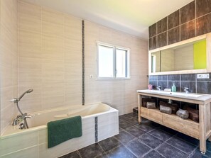 Towels - Ferienvilla "Ti Laouen" mit privatem Pool by Interhome (Plouguerneau)