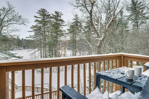 Outdoor dining - Family Retreat Near Winter Trails in Wakefield! (Sanbornville)