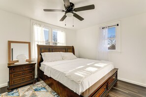 3 bedrooms, desk, iron/ironing board, Internet