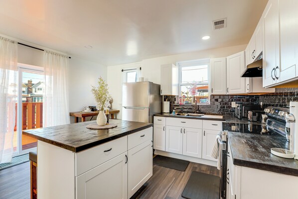 Fridge, microwave, stovetop, coffee/tea maker