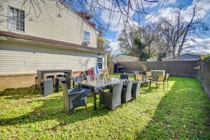 Outdoor dining - Explore & Relax! Norfolk Duplex < 1 Mi to Beach (Norfolk)