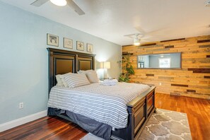 3 bedrooms, iron/ironing board, Internet, bed sheets - 6 Mi to Raymond James Stadium: Tampa Retreat! (Tampa)