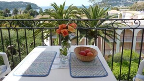 Outdoor dining - Schöne Wohnung in Villefranche-Sur-Mer by Interhome (Villefranche-sur-Mer)
