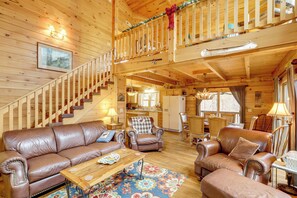 TV, fireplace, DVD player, books - Great for Groups! Quiet Nebo Cabin w/ Lake Access (Nebo)