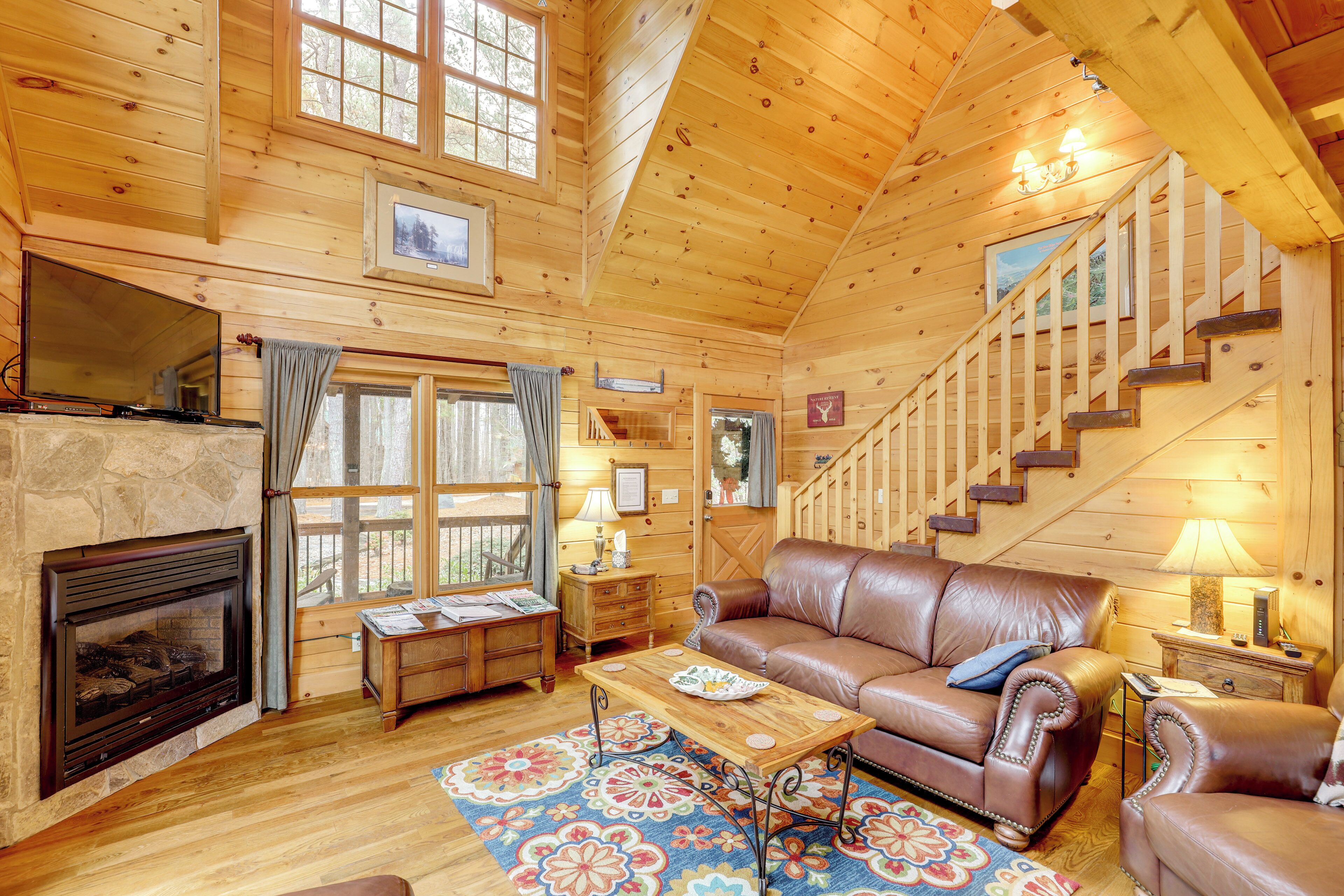 TV, fireplace, DVD player, books