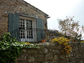 Exterior detail - Provenzalisches Haus aus Naturstein in Gigondas by Interhome (Gigondas)
