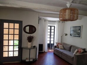Fireplace - Provenzalisches Haus aus Naturstein in Gigondas by Interhome (Gigondas)