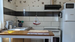 Kühlschrank, Mikrowelle, Ofen, Geschirrspüler