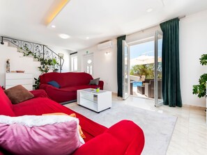 TV, fireplace - Neues Ferienhaus Nina in der Nähe von Rovinj by Interhome (Cere)