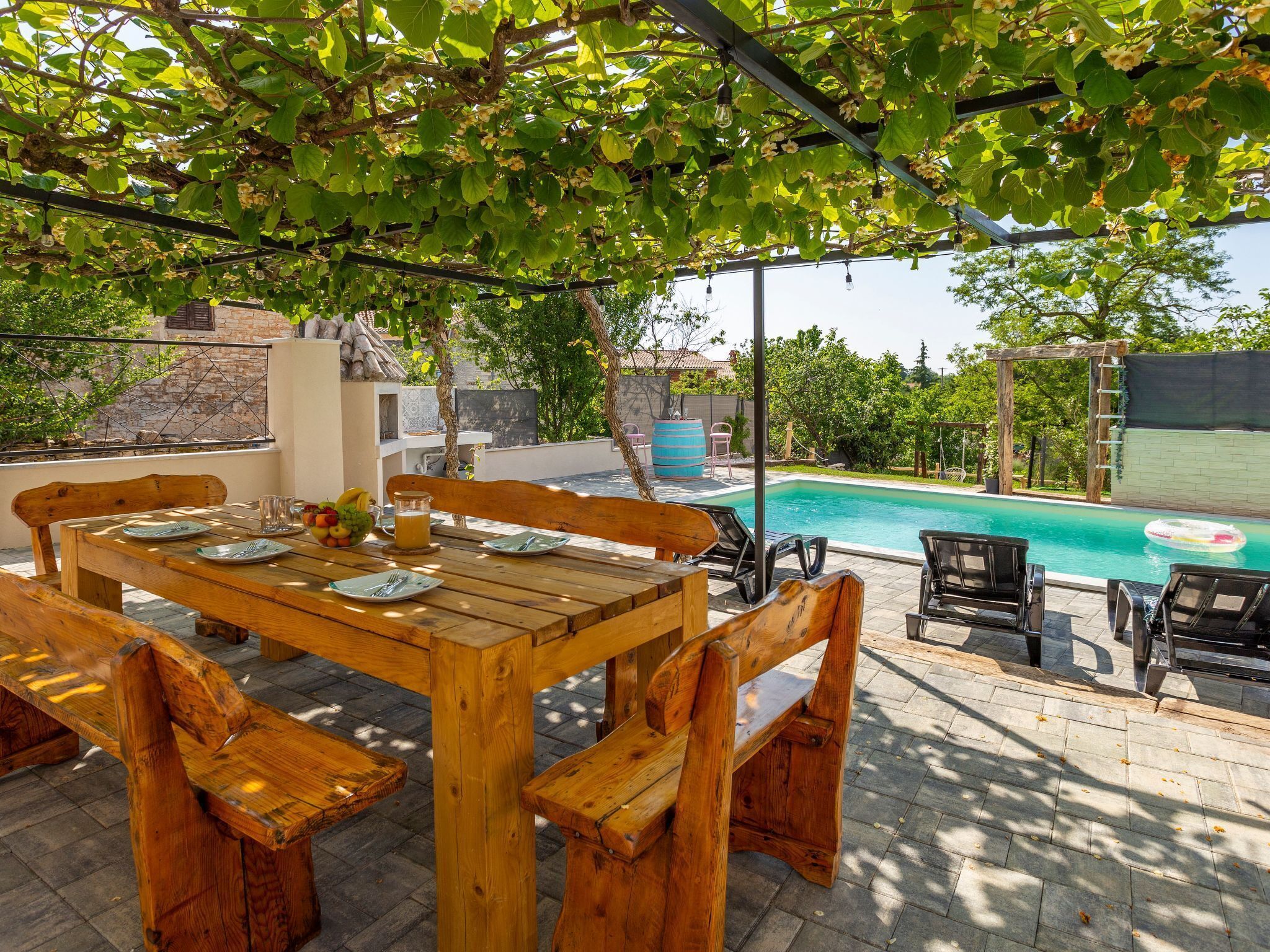 تناول الطعام بالخارج