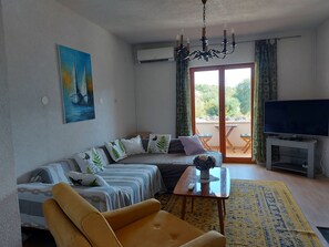 Living area - "Charmy Luna" mit Pool by Interhome (Marina)
