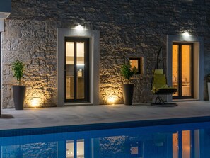 Pool - Designer Villa Simone - Modern und Heritage Style by Interhome (Jakovici)