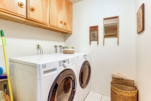 Laundry Room | 1st Floor - Quiet Home < 1 Mi to Lake Gregory & Dtwn Crestline (Crestline)