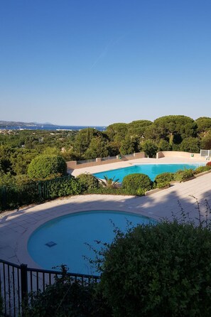 Pool - Anlage mit Tennisplatz und 3 Gemeinschaftspools by Interhome (Cogolin)