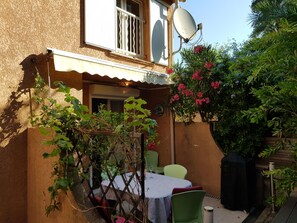 Outdoor dining - Anlage mit Tennisplatz und 3 Gemeinschaftspools by Interhome (Cogolin)