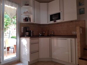 Fridge, microwave, dishwasher, cookware/dishes/utensils - Anlage mit Tennisplatz und 3 Gemeinschaftspools by Interhome (Cogolin)