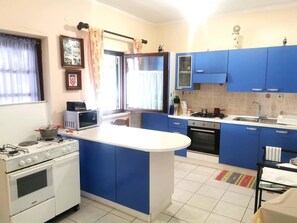 Fridge, dishwasher, cookware/dishes/utensils - Wohnung Katarina auf der Insel Pag by Interhome (Pag/Zubovići)