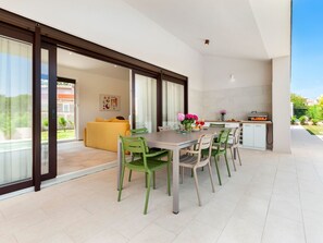 Outdoor dining - Echo villa, Istra, Pool Jacuzzi, BBQ, Haustierfreundlich by Interhome (Pula/Krnica)