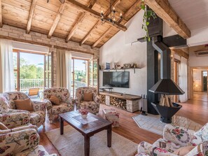 TV, fireplace - Vila Lipica by Interhome (Bazgalji)