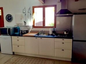 Fridge, microwave, oven, dishwasher - in La Livinière mit Großer Terrasse by Interhome (Cesseras)