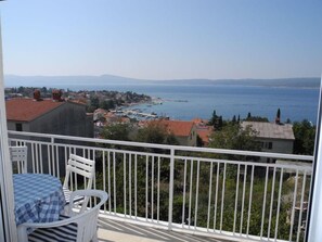 Outdoor dining - Wohnung in Selce für 6 Personen mit Meerblick by Interhome (Selce)