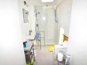 Towels - Die kleine Zikade by Interhome (Cesseras)