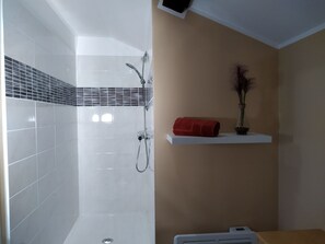 Towels - Lucinkas Ferienhaus mit 2 Schlafzimmern by Interhome (La Tour sur Orb)