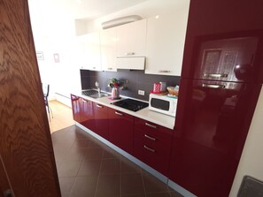 Fridge, microwave, dishwasher, cookware/dishes/utensils - Wohnung für 5 Personen mit AC und Parkplatz by Interhome (Selce)