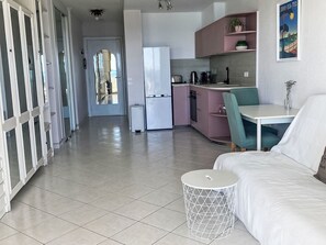 Interior - Studio-Apartment mit Blick auf das Wasser by Interhome (Antibes)