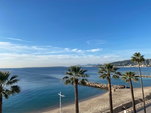 Beach - Studio-Apartment mit Blick auf das Wasser by Interhome (Antibes)