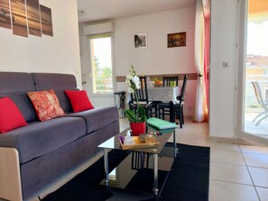 TV - Die Gärten von Antibes by Interhome (Antibes)