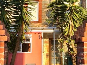 Exterior detail - Stadthaus mit eigenem Garten und Grill by Interhome (Tourlaville)
