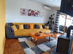 TV - Ferienvilla mit eigenem Garten und Grill by Interhome (Divsici)