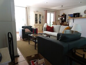 TV, fireplace - À l'abri du Mistral by Interhome (Garrigues Ste Eulalie)