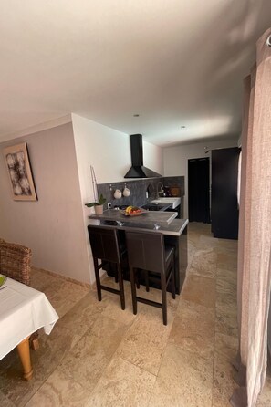Fridge, microwave, oven, dishwasher - mit eigenem Pool by Interhome (Tavel)