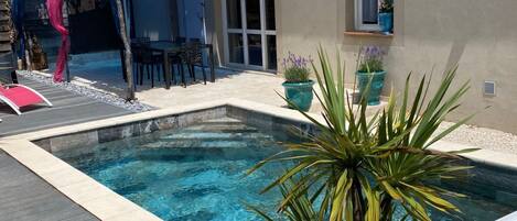 Lämmitetty uima-allas